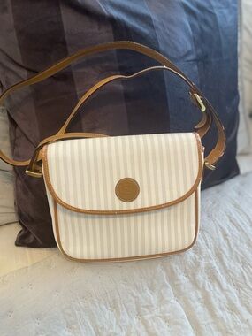Authentique FENDI Cream and Tan Crossbody Shoulder Bag
